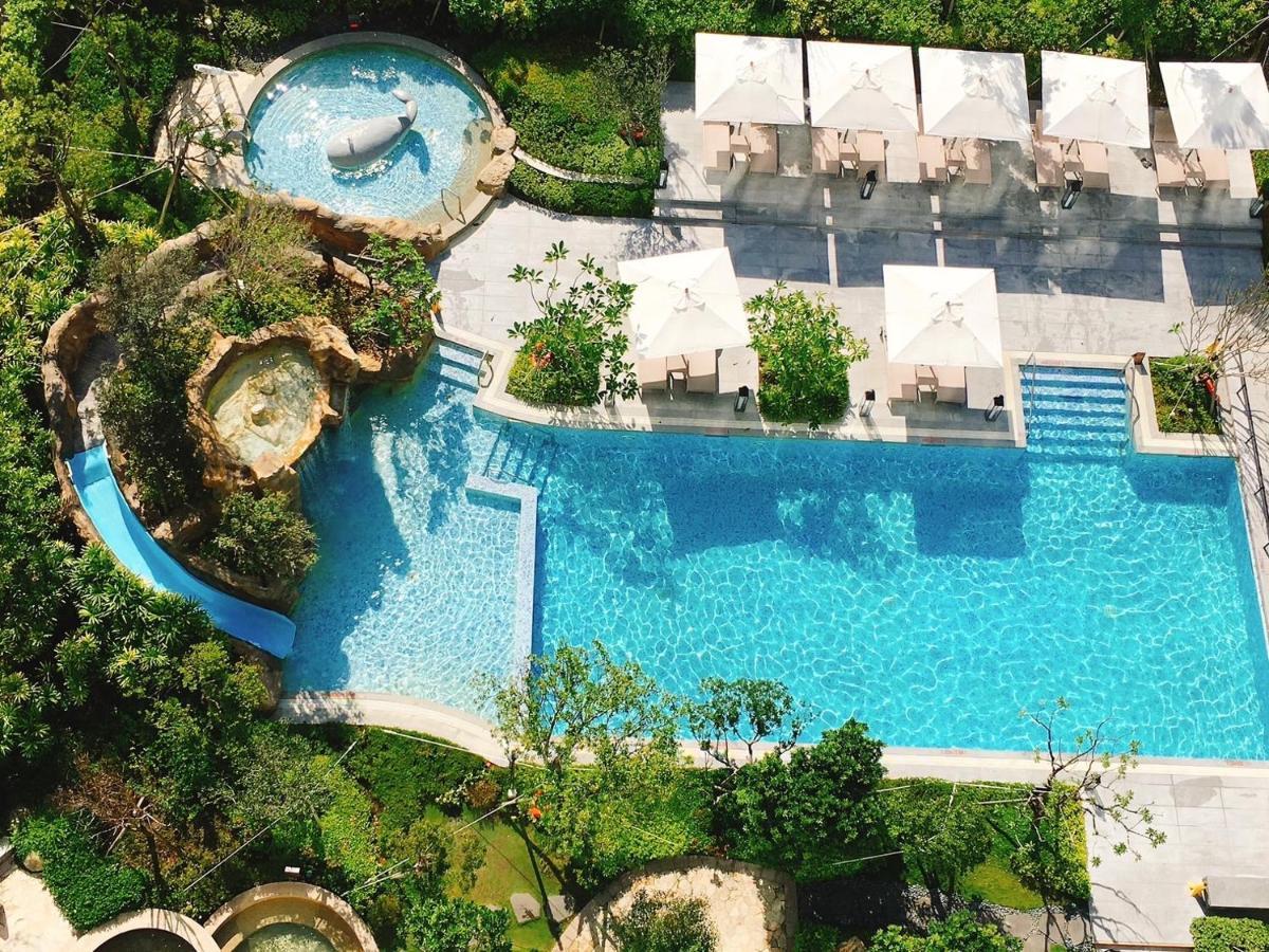 Mu Jiaoxi Hotel Exteriör bild The swimming pool at the hotel