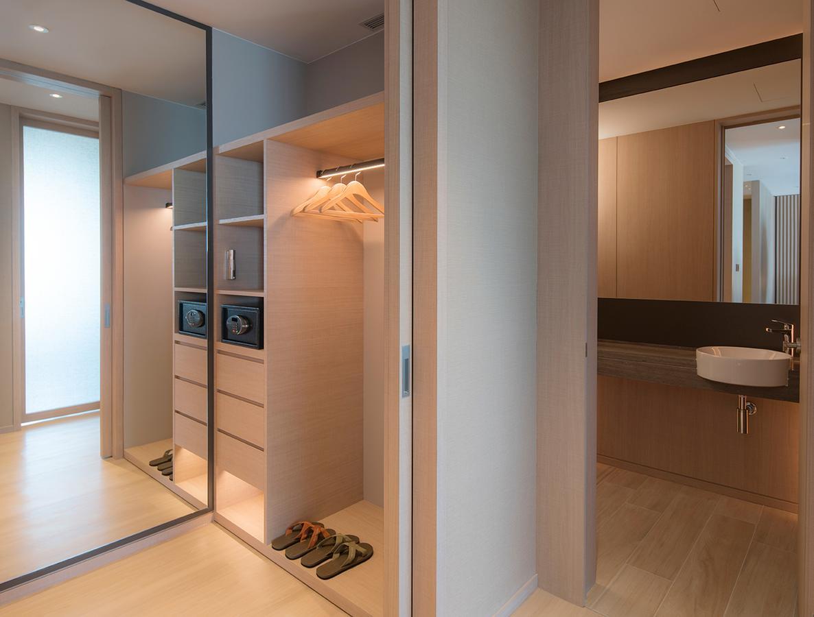 Mu Jiaoxi Hotel Exteriör bild A walk-in wardrobe