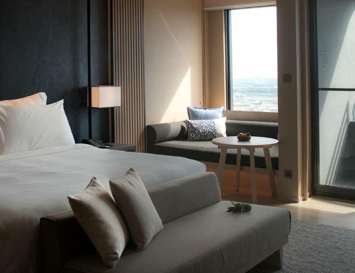 Mu Jiaoxi Hotel Exteriör bild A bedroom at the hotel