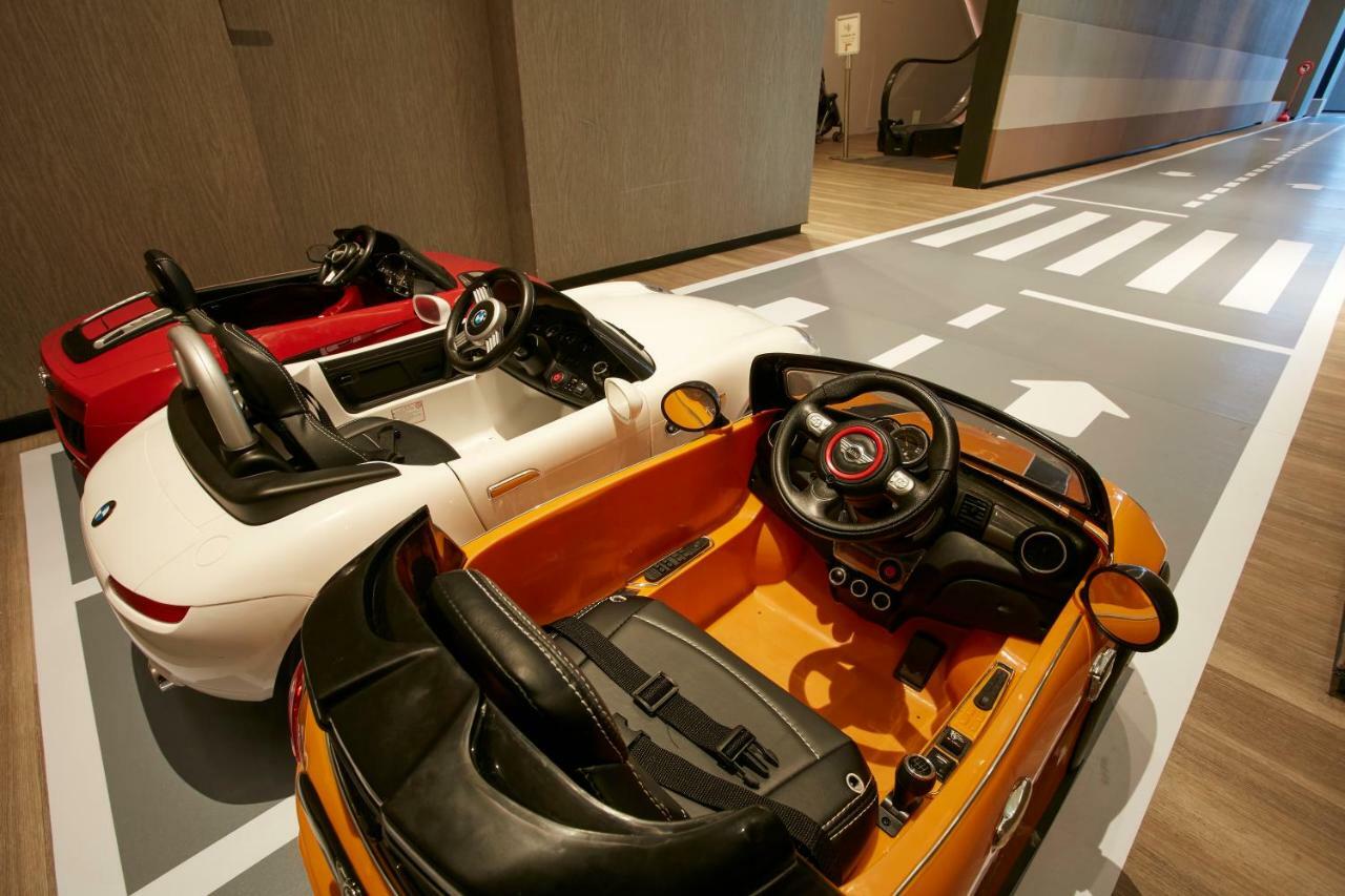 Mu Jiaoxi Hotel Exteriör bild The interior of a car